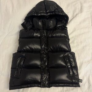 Aritzia - The Super Puff™ - Shorty Vest - Hi-Gloss - Black - Size XXS/2XS !! 🖤